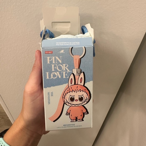 POPMART Labubu Pin for Love “R” (black) - Picture 2 of 7